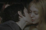Susanna Kaysen (Winona Ryder) & Lisa Rowe (Angelina Jolie)