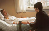 Susanna Kaysen (Winona Ryder) & Lisa Rowe (Angelina Jolie)