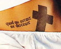 Angelina Jolie tatouage Quod me nutrit me destruit